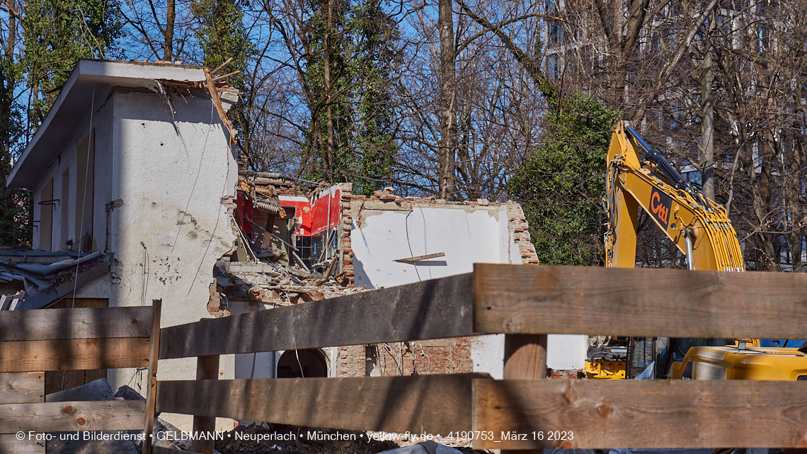16.03.2023 - Die Crux der schwarzen Aluschindeln
